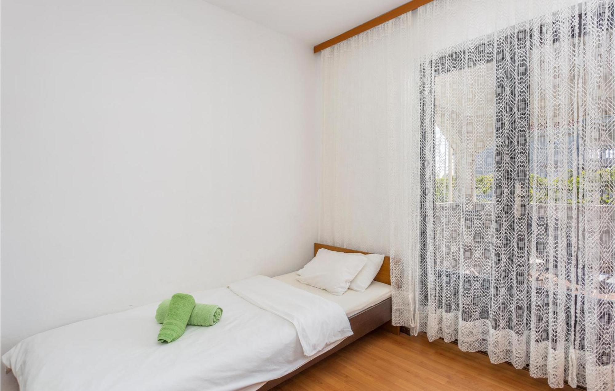Gorgeous Apartment In Pinezici With Kitchen מראה חיצוני תמונה